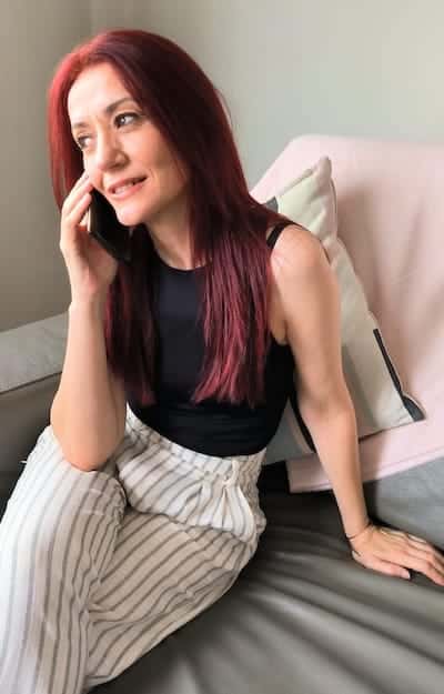 marian_rivera_hablando_por_telefono